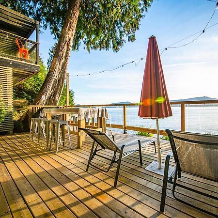 Waterfront Cottage With Superb Coastline Views West Vancouver Bagian luar foto