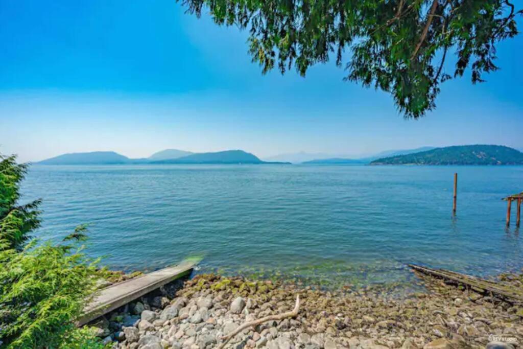 Waterfront Cottage With Superb Coastline Views West Vancouver Bagian luar foto
