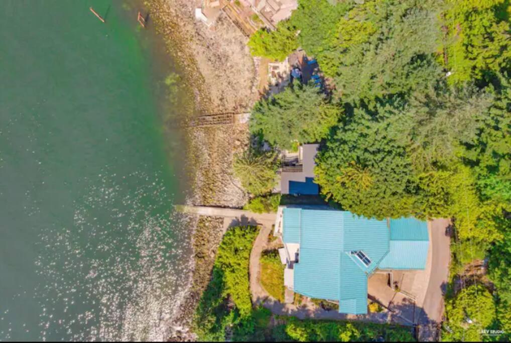 Waterfront Cottage With Superb Coastline Views West Vancouver Bagian luar foto