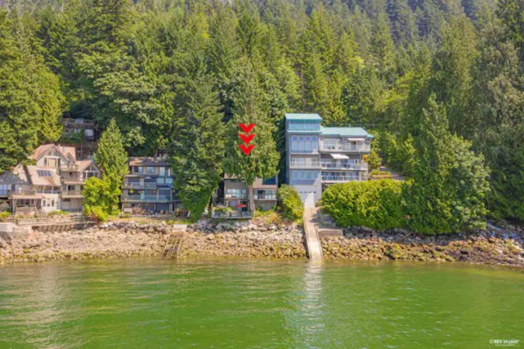 Waterfront Cottage With Superb Coastline Views West Vancouver Bagian luar foto