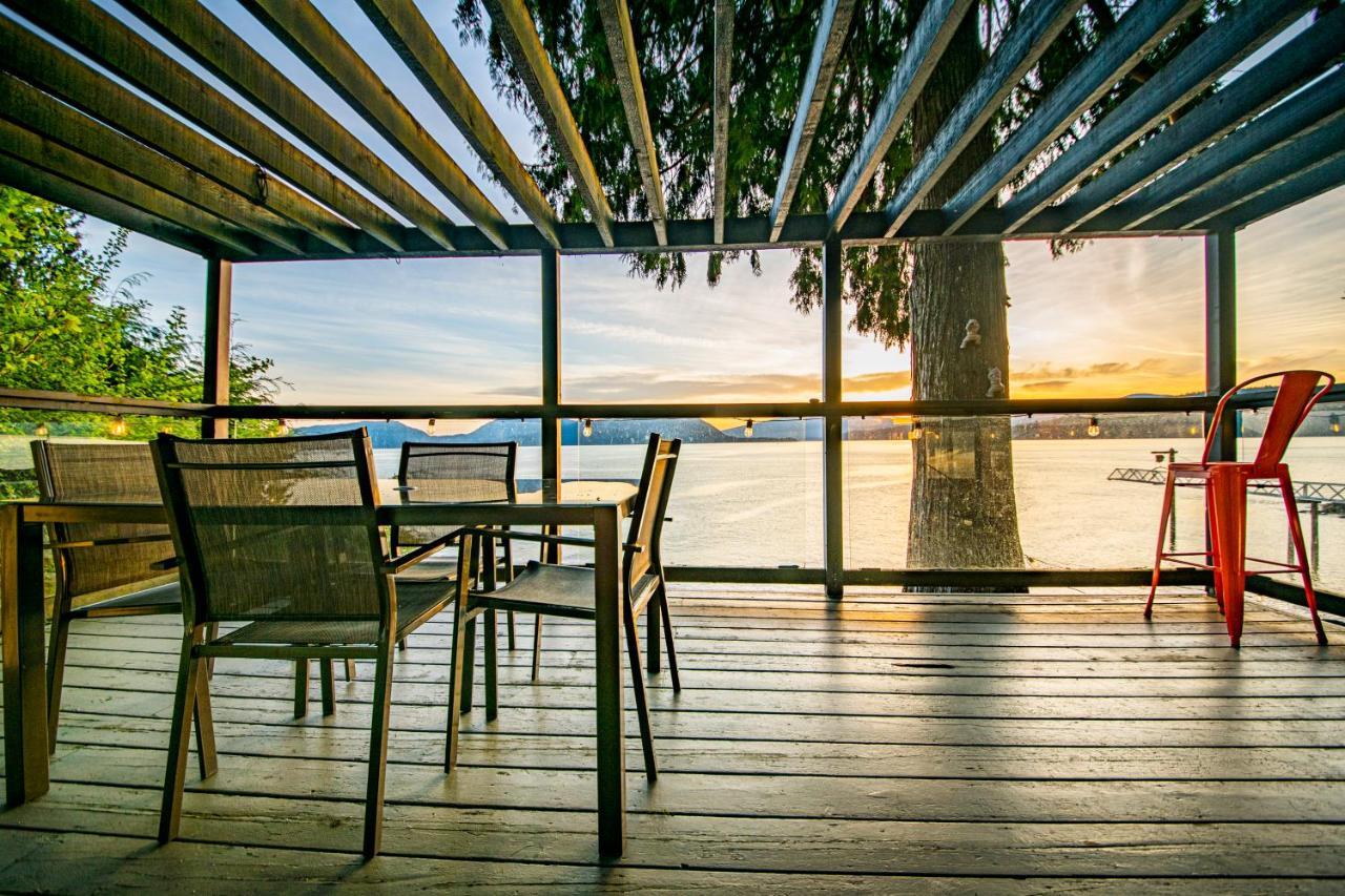 Waterfront Cottage With Superb Coastline Views West Vancouver Bagian luar foto