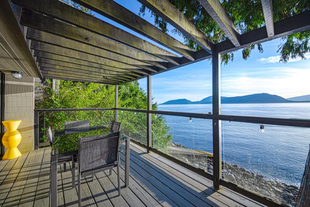 Waterfront Cottage With Superb Coastline Views West Vancouver Bagian luar foto