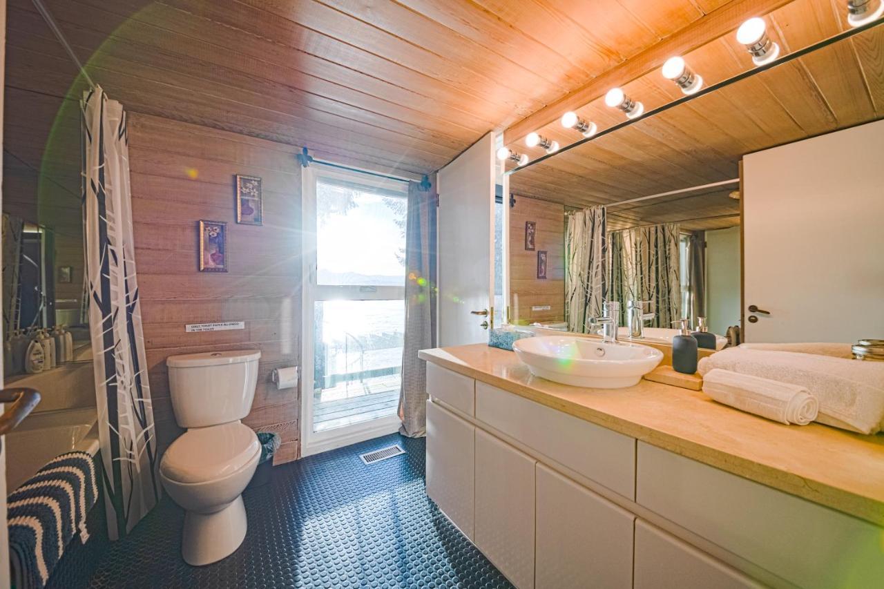 Waterfront Cottage With Superb Coastline Views West Vancouver Bagian luar foto